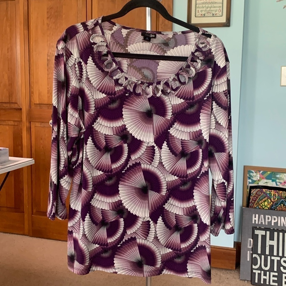 East 5th Blouse with Beautiful Neckline Size XL NWOT